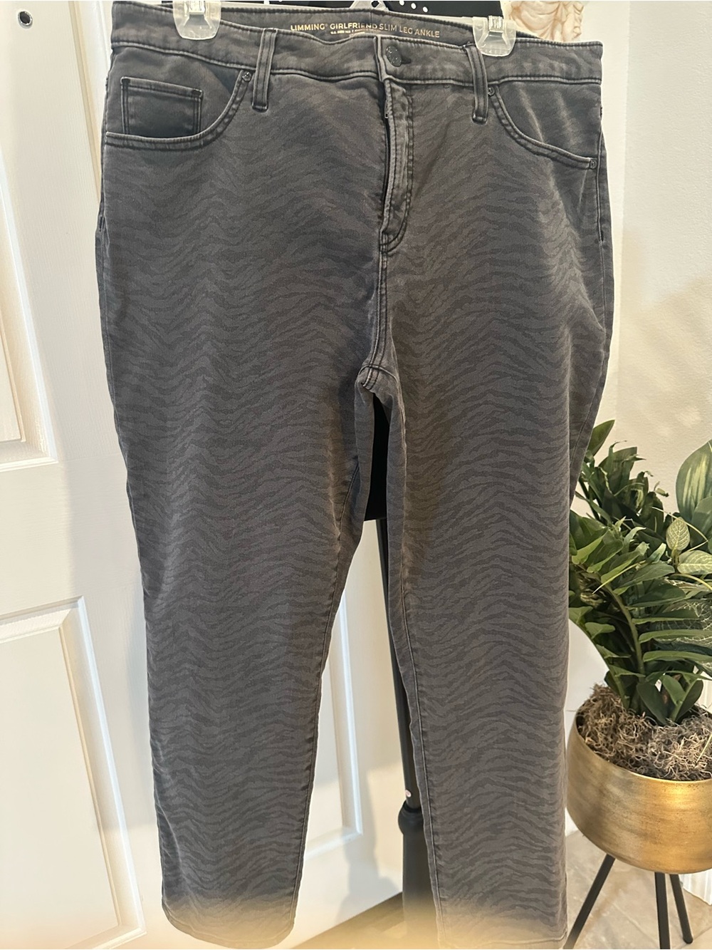 Chico’s 3R Dark Gray Animal-Print Slim Ankle Jeans